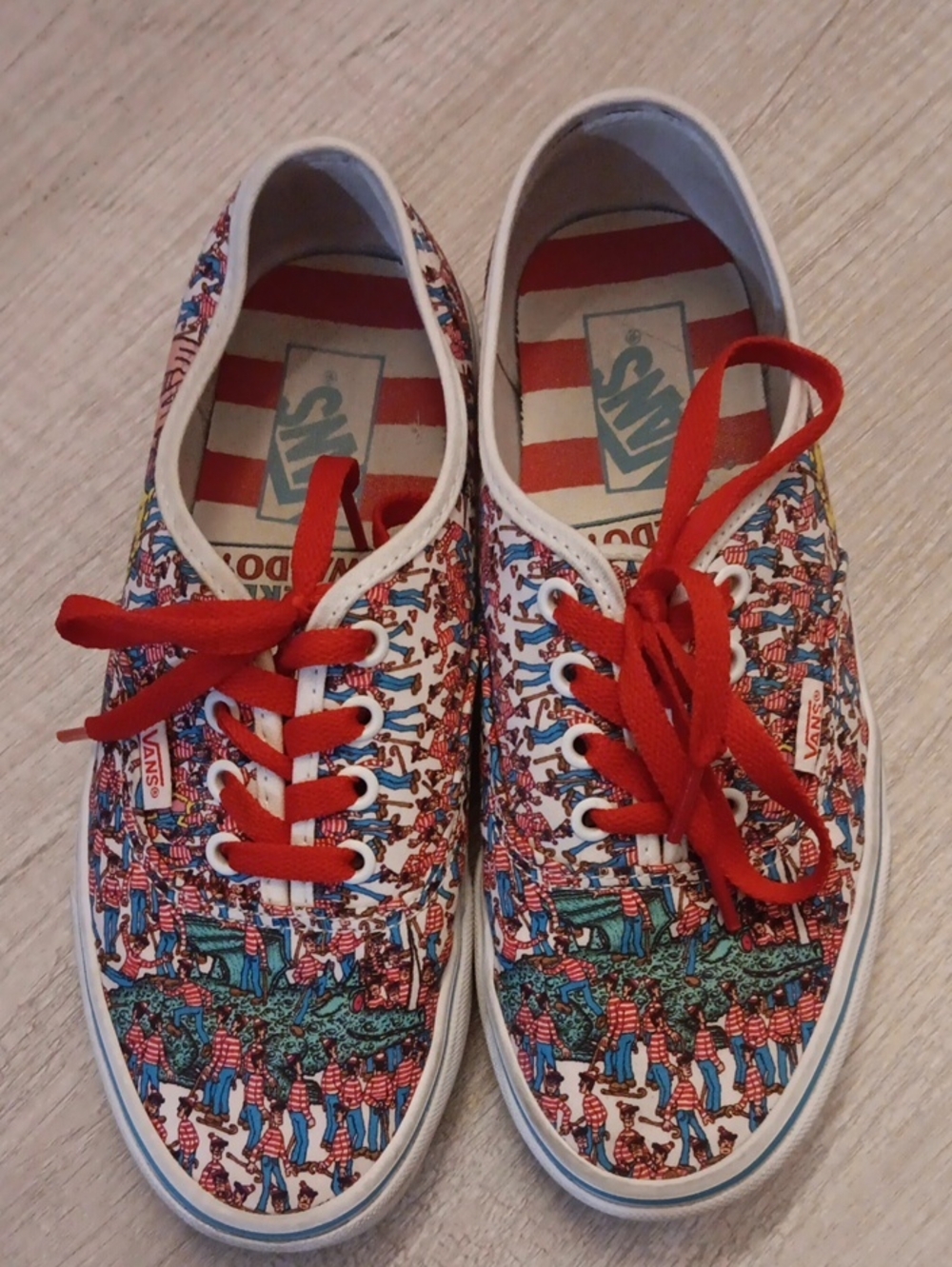 Vans Wheres Waldo Authentics Sneakers Mens 6, Womens 7.5